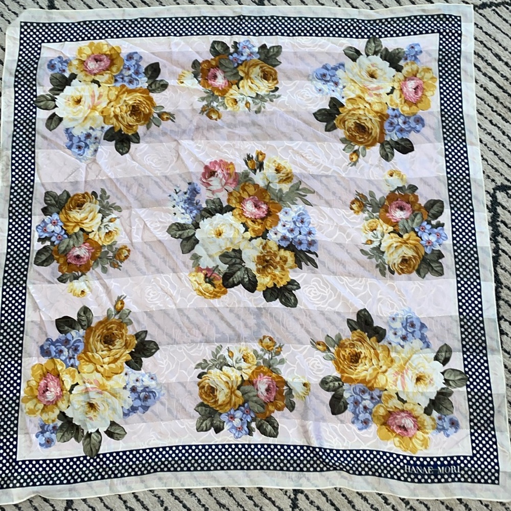 Vintage Hanse Mori 100percent silk 34"x34" bouquet flowers. Blue polkadot border